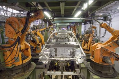Linha de montagem com robô Industrial